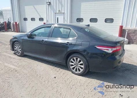 2020 Toyota Camry Le z USA, uszkodzony, nr VIN 4T1C11AK6LU331786
